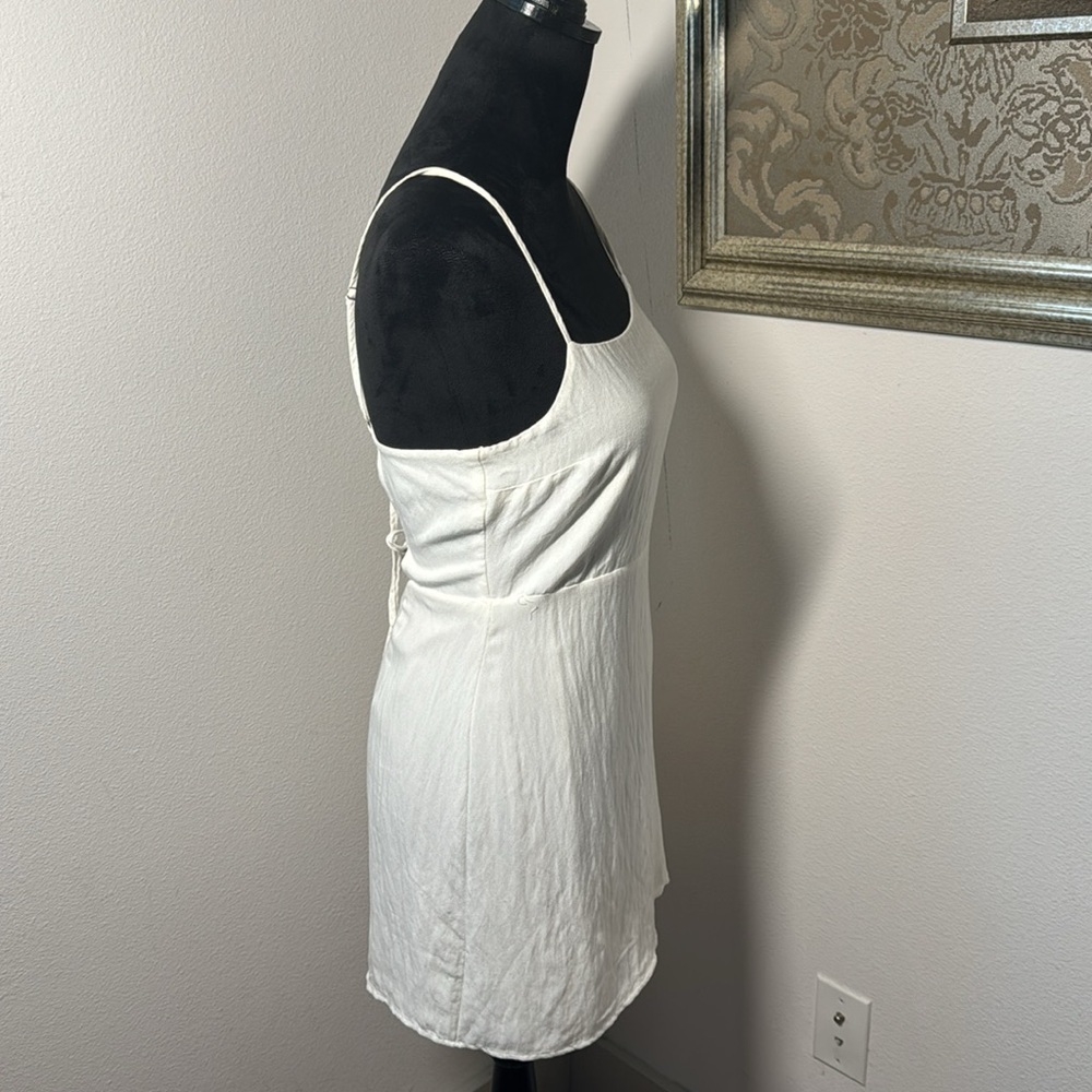 Lulu’s ivory Spring crossed back mini dress Sz M‎ - Picture 6 of 9